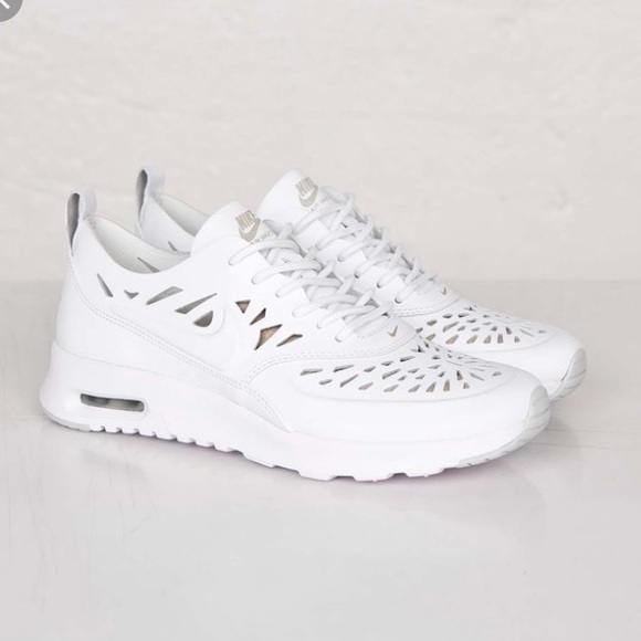 nike air max thea cut out